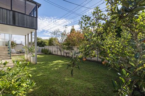 Photo of property in 33 Eversleigh Road, Belmont, Auckland, 0622