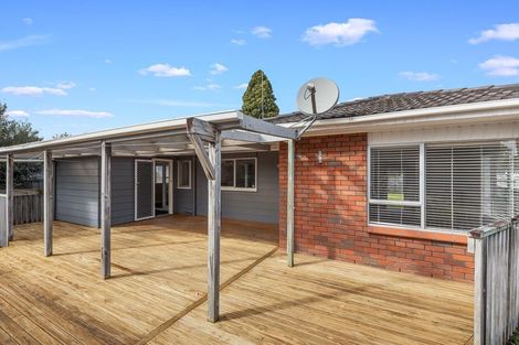 Photo of property in 15 Taikata Road, Te Atatu Peninsula, Auckland, 0610