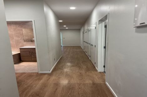 Photo of property in 35 Red Hills Road, Massey, Auckland, 0614