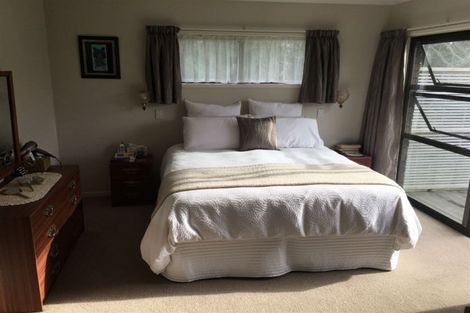 Photo of property in 679 Waitakere Road, Kumeu, 0891