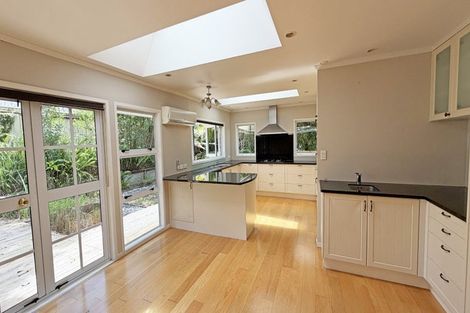 Photo of property in 50 Balmain Road, Chatswood, Auckland, 0626