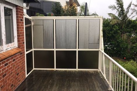 Photo of property in 17 Scarboro Terrace, Murrays Bay, Auckland, 0630