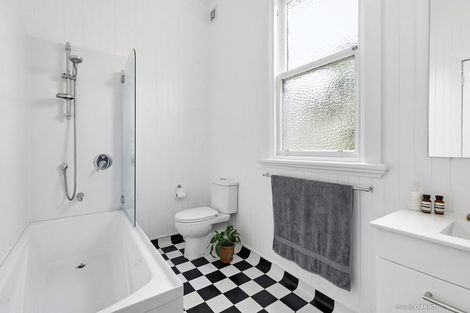 Photo of property in 26 Melbourne Road, Island Bay, Wellington, 6023