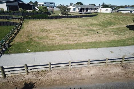 Photo of property in 17 Goble Road, Clarks Beach, 2679