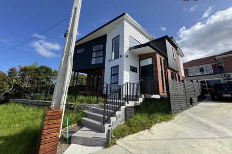 Photo of property in 2a Maunder Place, New Lynn, Auckland, 0600