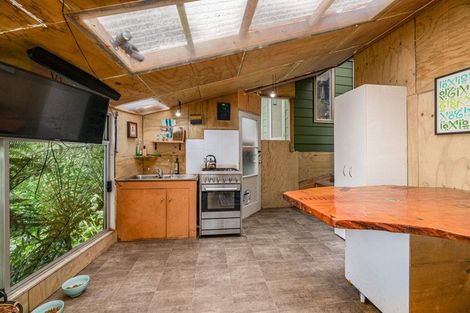 Photo of property in 408a Scenic Drive, Waiatarua, Auckland, 0612