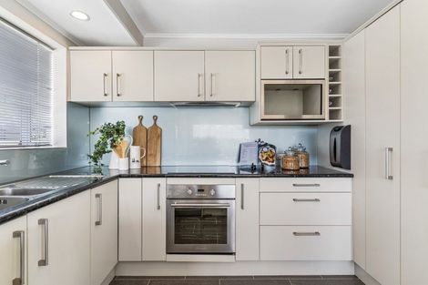 Photo of property in 1/7 Colmar Road, Mellons Bay, Auckland, 2014