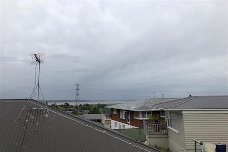 Photo of property in 13 Fairlea Road, Te Atatu South, Auckland, 0610