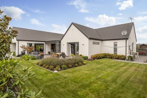 Photo of property in 2 Greenbank Place, Parklands, Christchurch, 8083