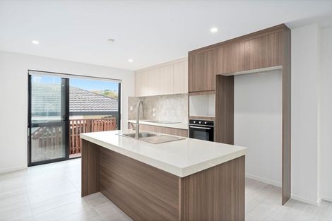 Photo of property in 12/106 Triangle Road, Massey, Auckland, 0614