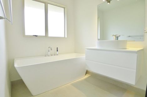 Photo of property in 104 Kingdale Road, Henderson, Auckland, 0610