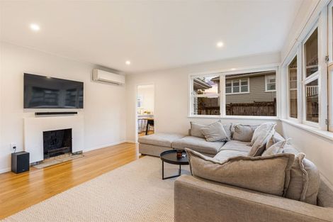 Photo of property in 24 Gill Avenue, Te Atatu Peninsula, Auckland, 0610