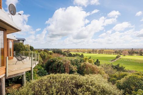 Photo of property in 96 Clifton Terrace, Fitzherbert, Palmerston North, 4410