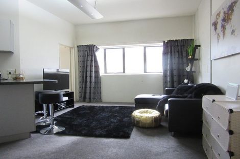 Photo of property in Endeavour Apartments, 19/125u Thorndon Quay, Pipitea, Wellington, 6011