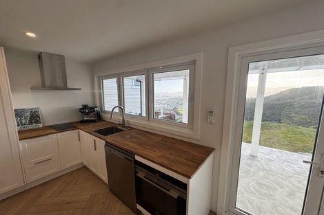 Photo of property in 174 Nevay Road, Karaka Bays, Wellington, 6022