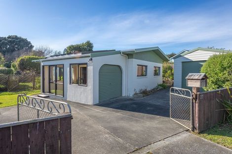 Photo of property in 27 Waimea Road, Waikanae Beach, Waikanae, 5036