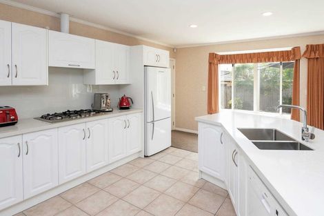 Photo of property in 7 Magilligan Close, East Tamaki Heights, Auckland, 2016