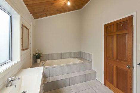 Photo of property in 11 Ropiha Street, Fitzroy, New Plymouth, 4312