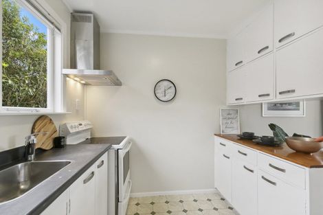 Photo of property in 2/77 Collier Avenue, Karori, Wellington, 6012