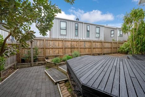 Photo of property in 2/5 Stanley Avenue, Milford, Auckland, 0620