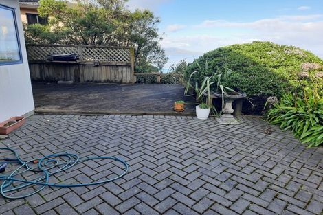 Photo of property in 8 Forbes Lane, Newlands, Wellington, 6037