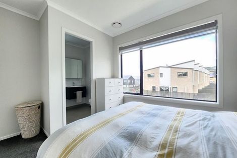 Photo of property in 24 Hokioi Drive, Kenepuru, Porirua, 5022