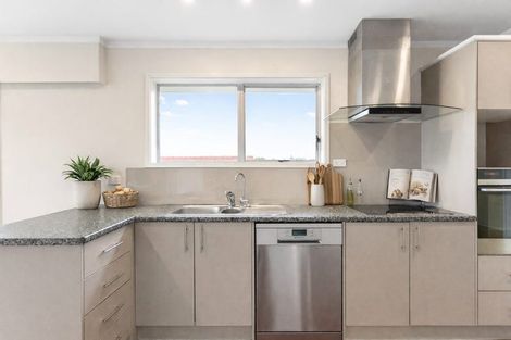 Photo of property in 54 Meadway, Sunnyhills, Auckland, 2010
