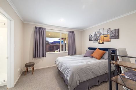Photo of property in 25 Walnut Way, Rangiora, 7400