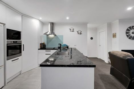 Photo of property in 95 Princess Street, Waitara, 4320