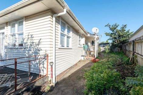 Photo of property in 1/174 Lake Road, Northcote, Auckland, 0627