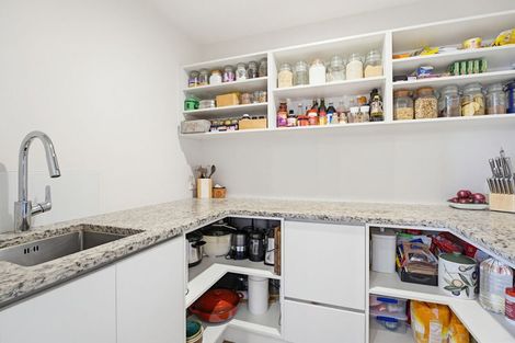 Photo of property in 10 Topping Place, Whitianga, 3510