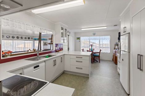 Photo of property in 18 Swinbourne Street, Waverley, 4510