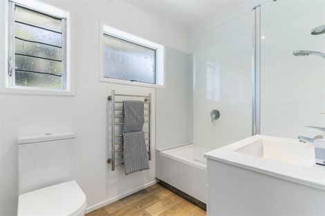 Photo of property in 2/8 Havana Place, Glenfield, Auckland, 0629