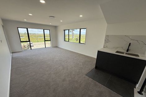 Photo of property in 21 Catalina Avenue, Rosehill, 2113