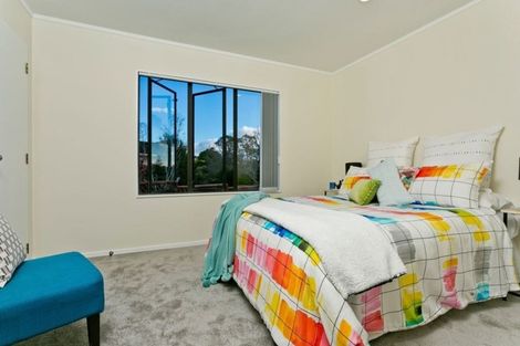 Photo of property in 12 Sunward Rise, Glenfield, Auckland, 0629