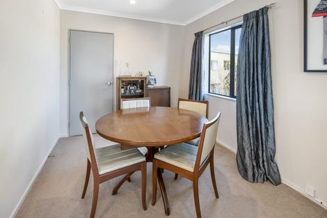Photo of property in 29 Stewart Drive, Newlands, Wellington, 6037