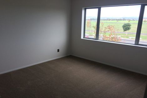 Photo of property in 2 Tarapiroe Avenue, Takanini, 2112