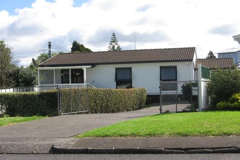 Photo of property in 2 Graham Avenue, Te Atatu Peninsula, Auckland, 0610