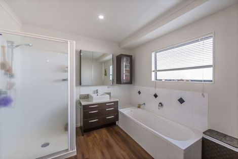 Photo of property in 38a Holiday Road, Stanmore Bay, Whangaparaoa, 0932