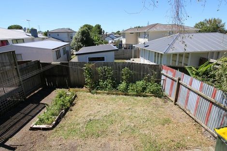 Photo of property in 20a Roberts Road, Te Atatu South, Auckland, 0610