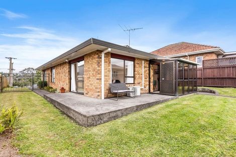Photo of property in 2/19 Ambler Avenue, Glen Eden, Auckland, 0602