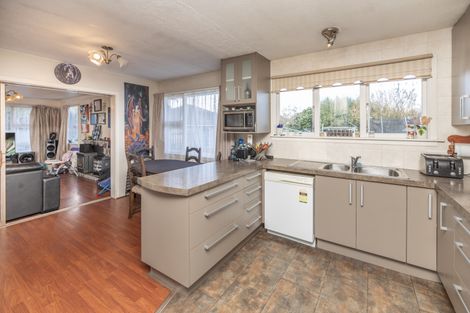 Photo of property in 11 Masham Road, Broomfield, Christchurch, 8042