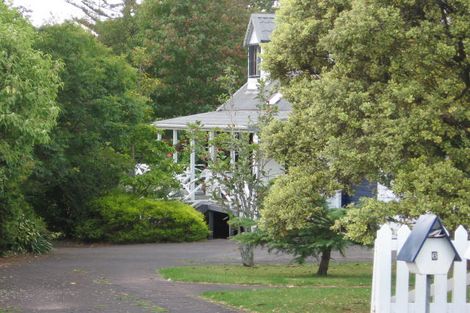 Photo of property in 1/6 Harrybrook Road, Green Bay, Auckland, 0604