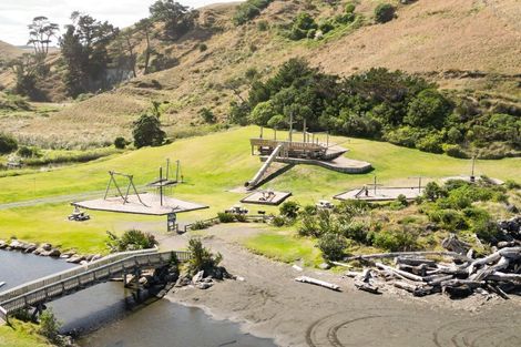 Photo of property in 35 Mowhanau Drive, Kai Iwi, Whanganui, 4574