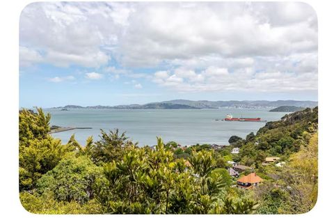 Photo of property in 5 Whiorau Grove, Lowry Bay, Lower Hutt, 5013