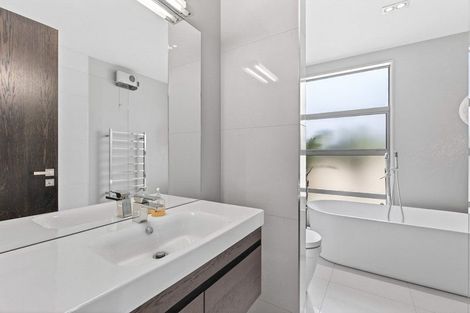 Photo of property in 70 Forest Heights, Wanaka, 9305