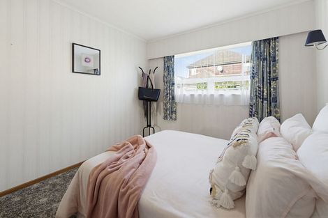 Photo of property in 15-16 Amberley Grove, Hutt Central, Lower Hutt, 5010