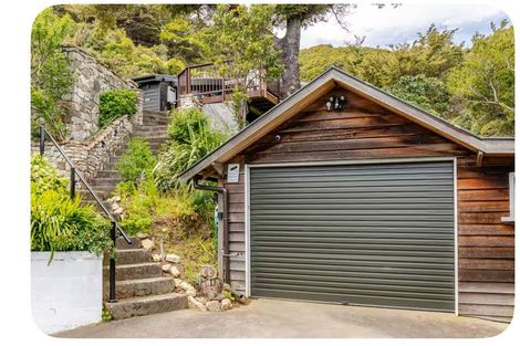 Photo of property in 5 Whiorau Grove, Lowry Bay, Lower Hutt, 5013
