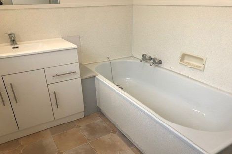 Photo of property in 12 Prince Regent Drive, Half Moon Bay, Auckland, 2012
