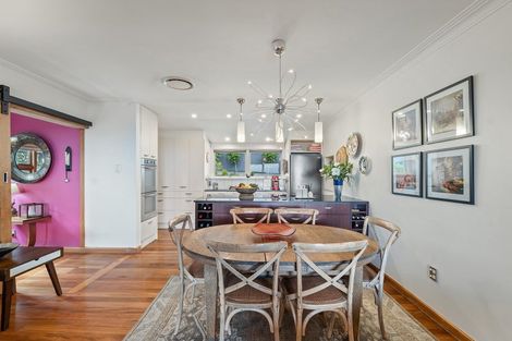 Photo of property in 15 Karitane Drive, Cashmere, Christchurch, 8022